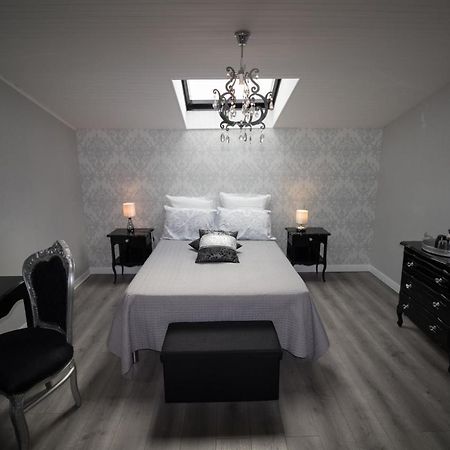 Chambres D Hotes Au Domaine De Robert Fleurie Exterior foto